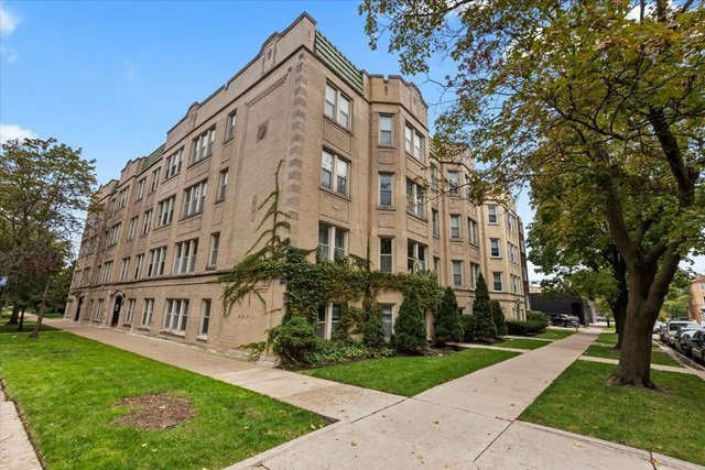 Property Photo:  3257 W Olive Avenue 1E  IL 60659 