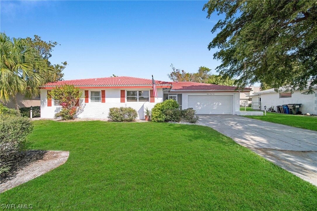 Property Photo:  1563 Covington Circle E  FL 33919 
