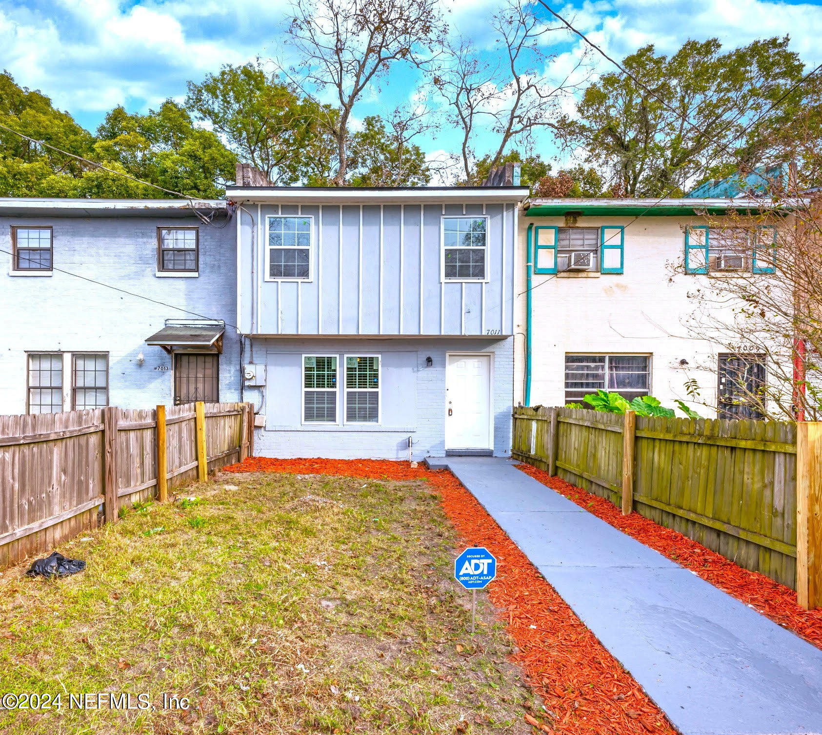 Property Photo:  7011 Ken Knight Drive E  FL 32209 