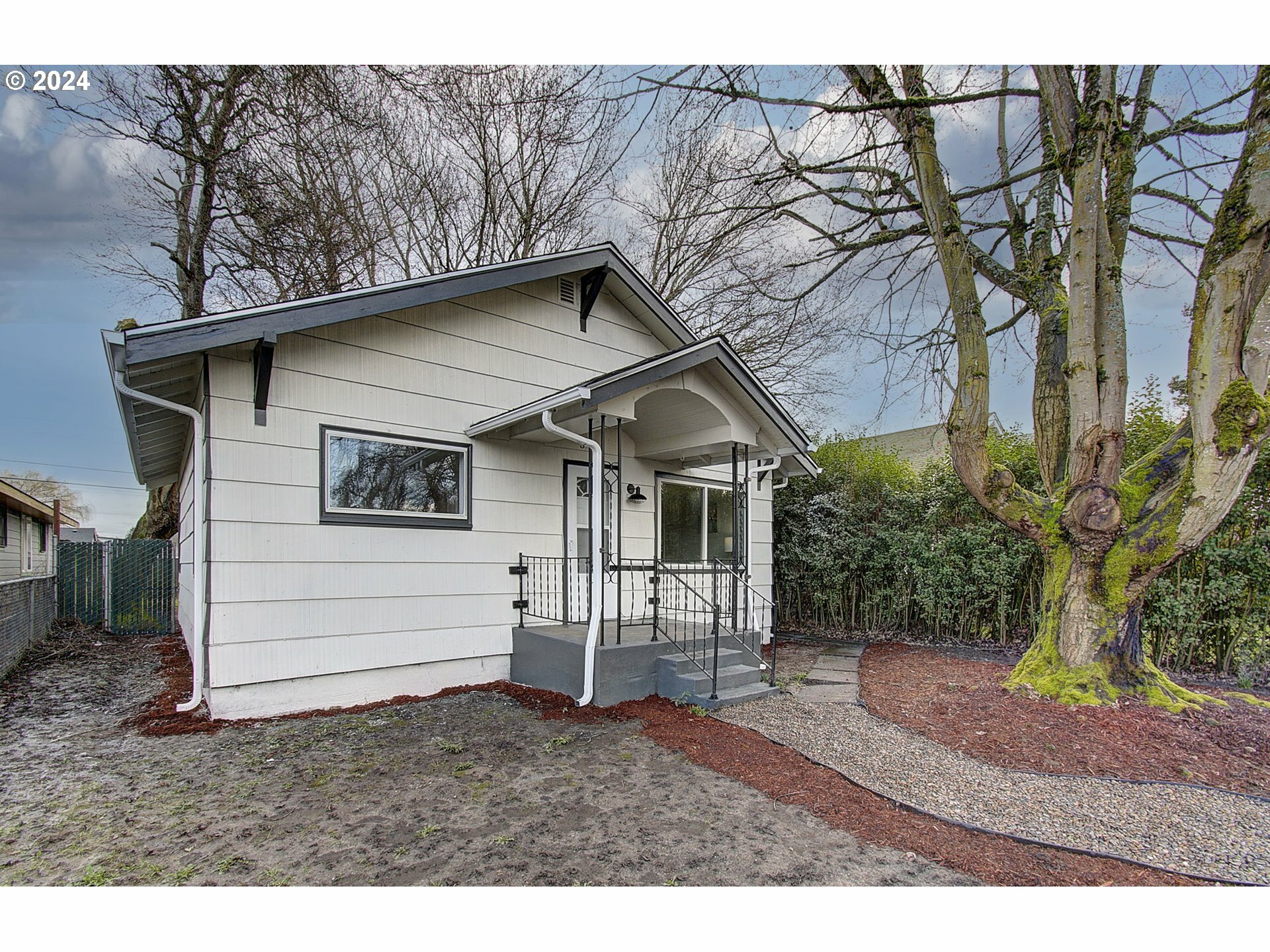Property Photo: 348 19th Ave WA 98632