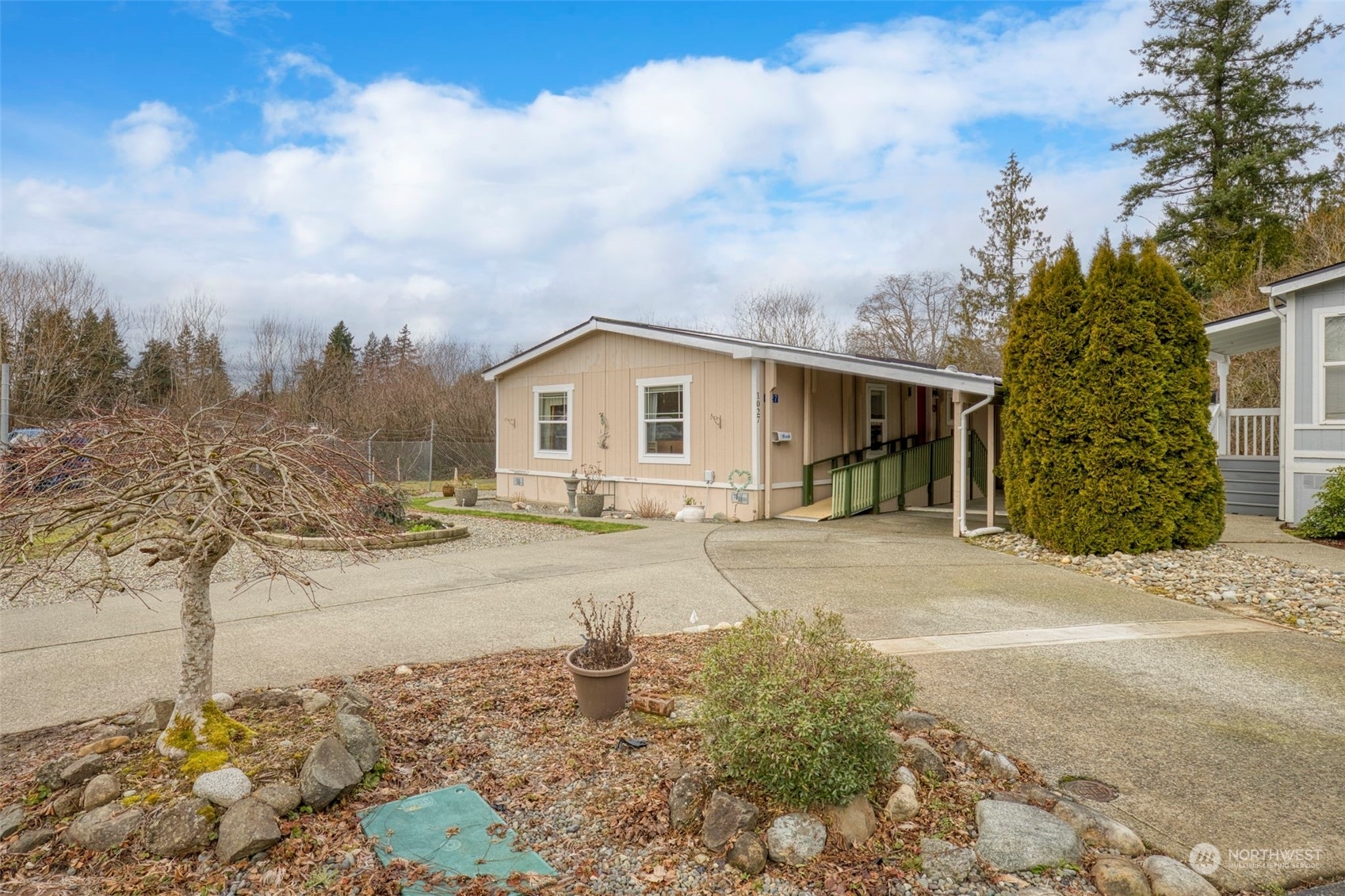 Property Photo:  1027 NE Saturn Lane  WA 98311 