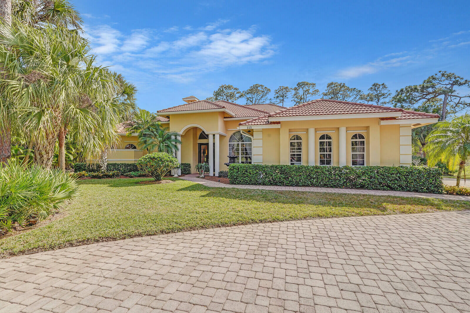 Property Photo:  113 NE Charleston Oaks Drive  FL 34983 