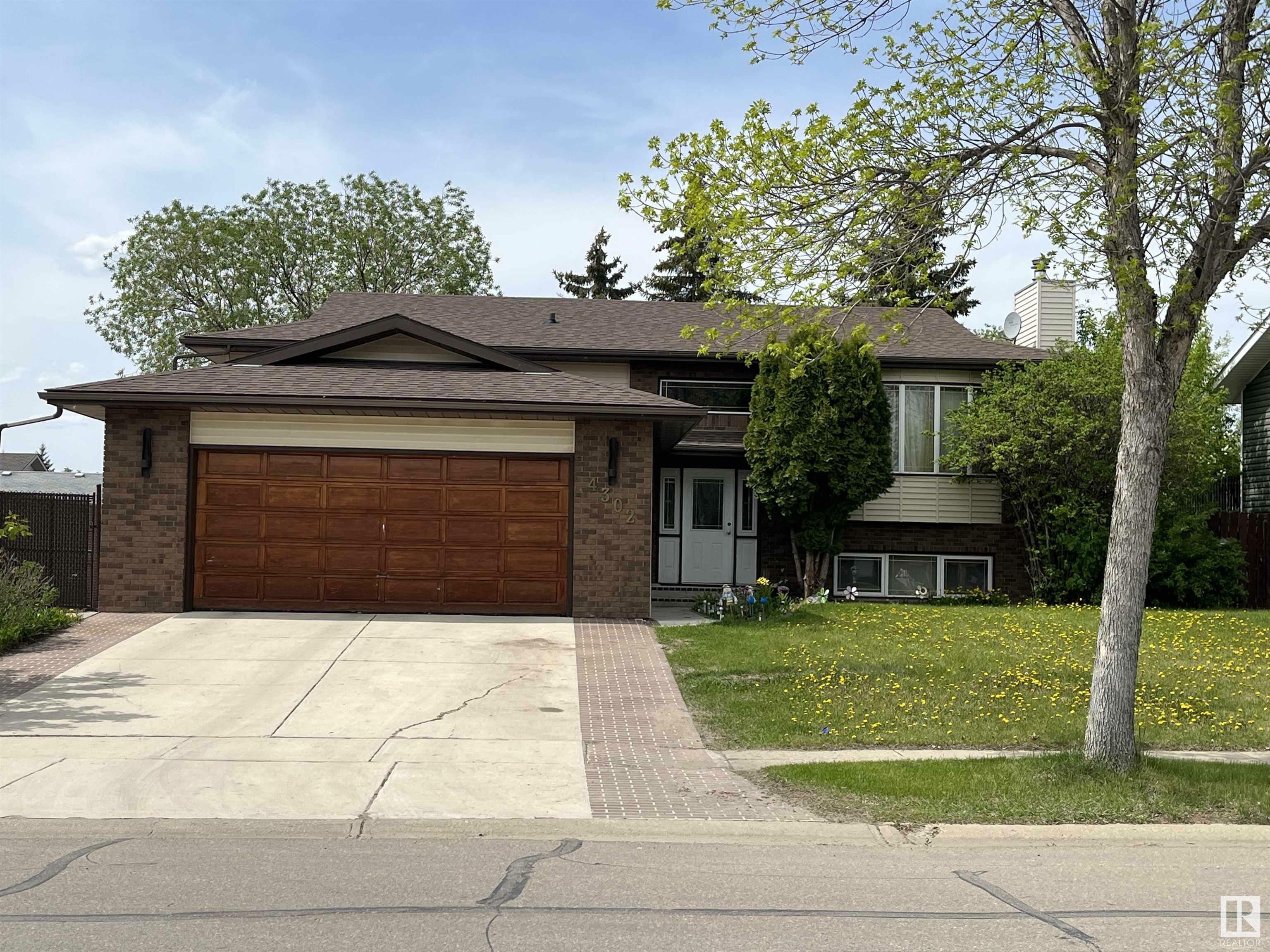 Property Photo:  4302 41 Street  AB T9N 1V9 