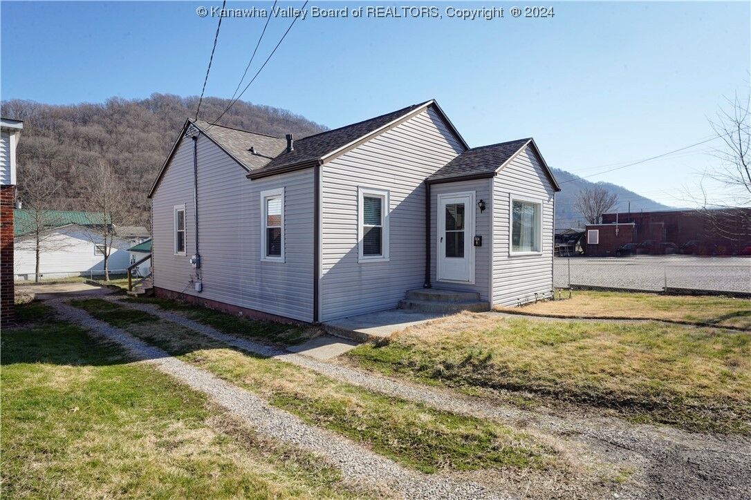 Property Photo:  110 W Riverview Drive  WV 25015 