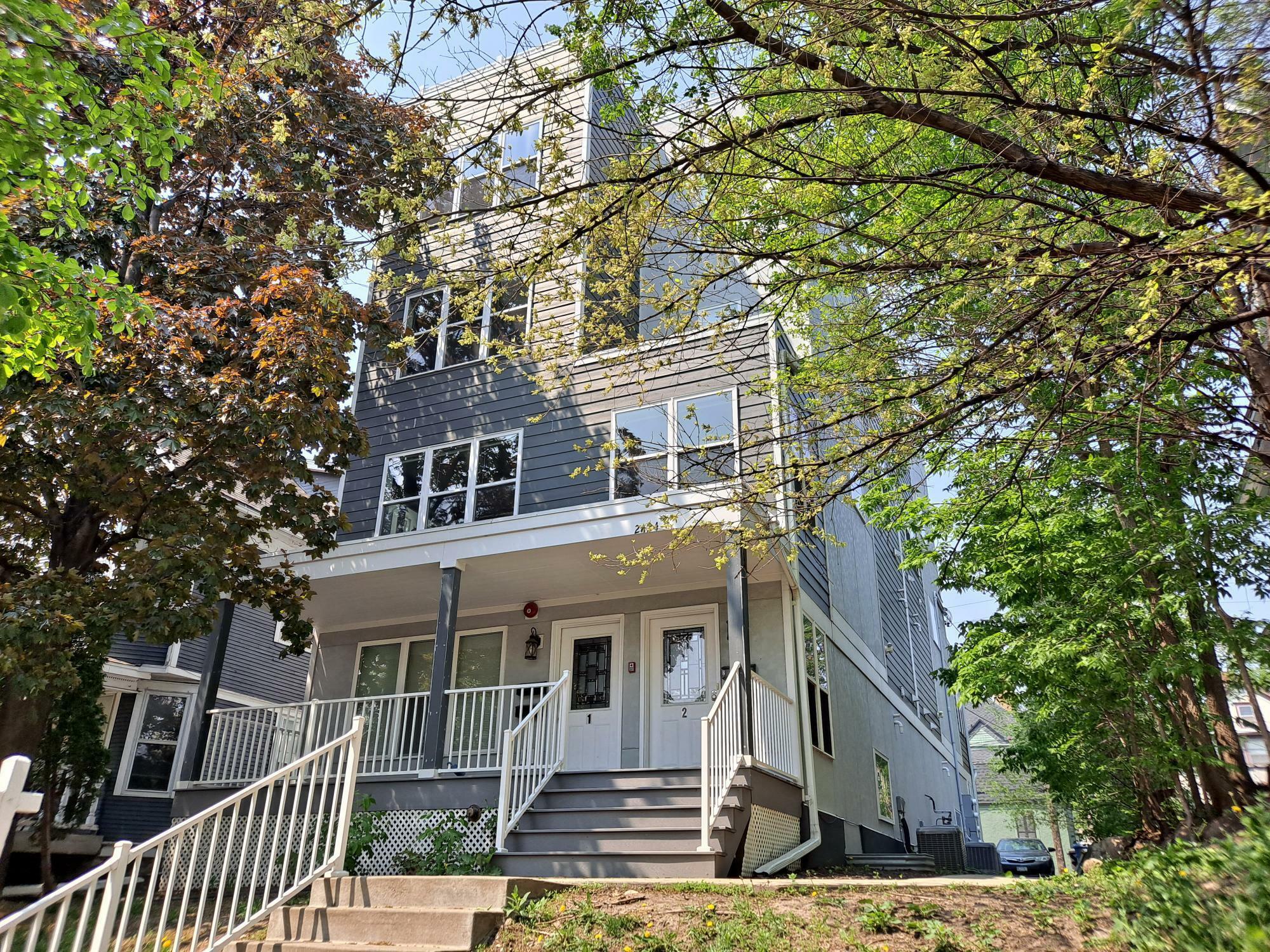 Photo de la propriété: 2424 Lyndale Avenue S MN 55405