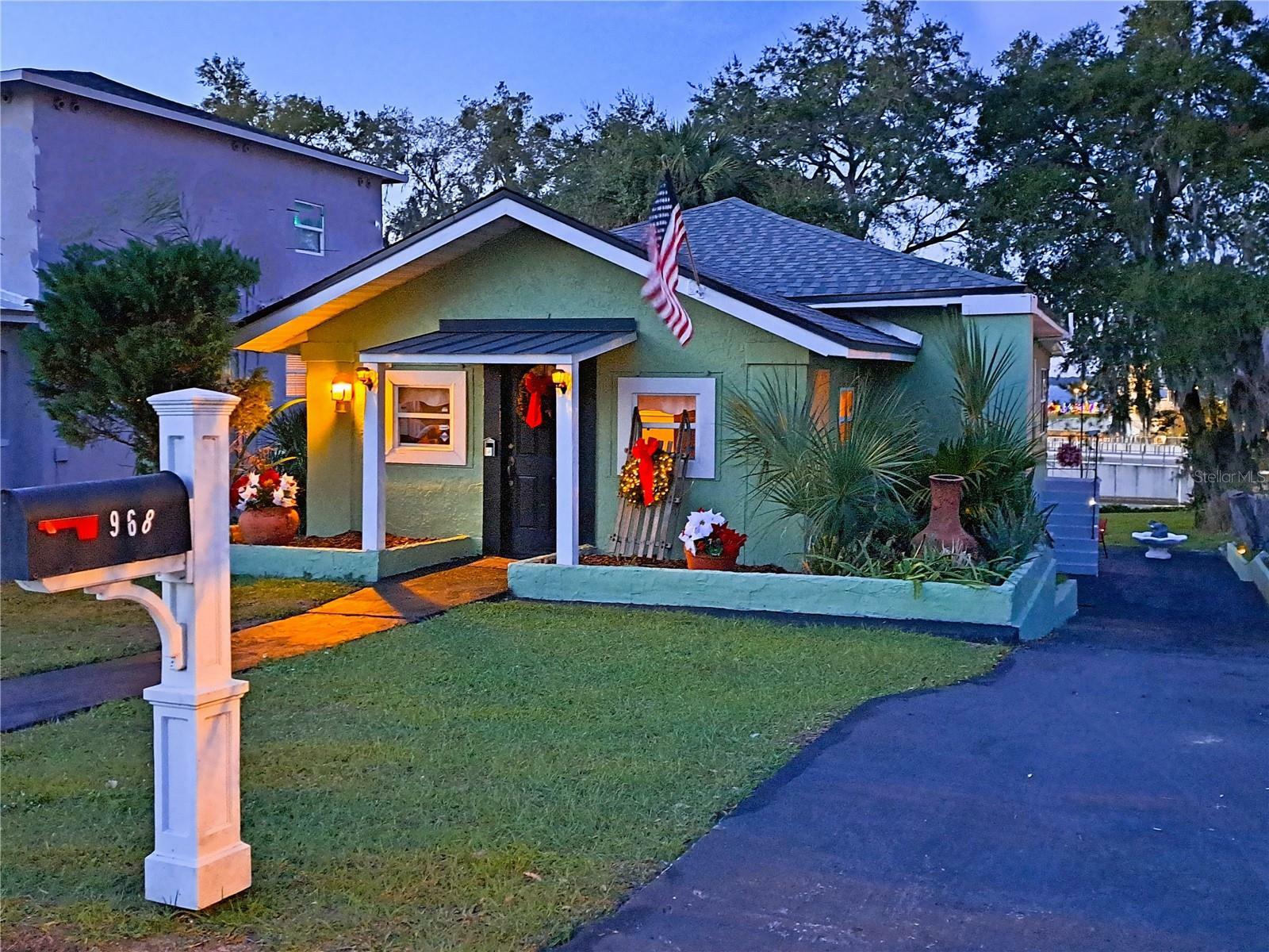 Property Photo:  968 W Montrose Street  FL 34711 