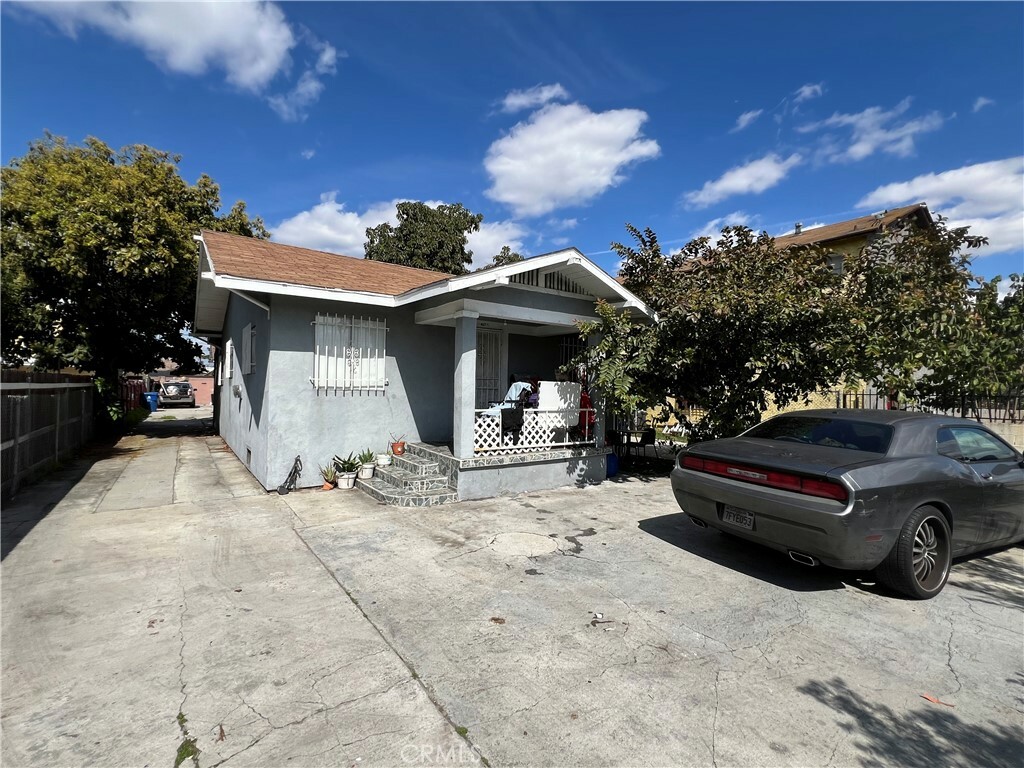 Property Photo:  827 W 65th Street  CA 90044 