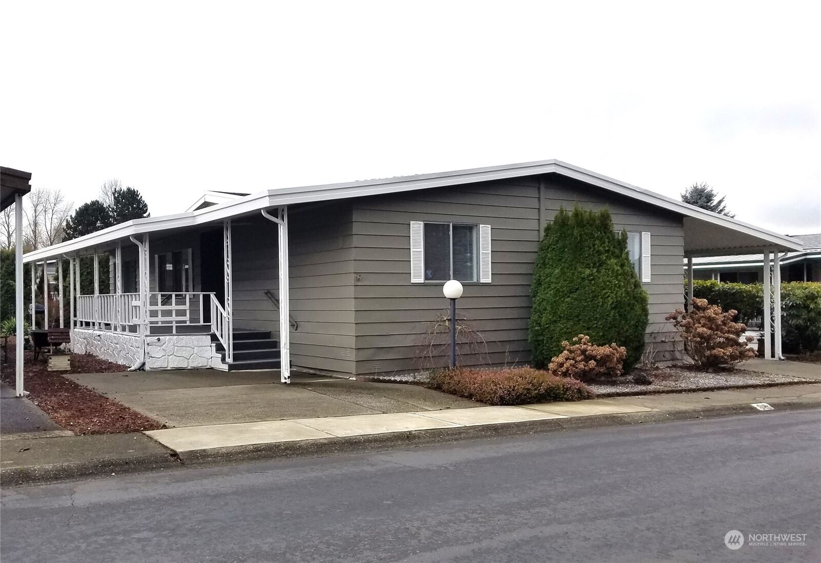 Property Photo:  11436 SE 208th Street 90  WA 98031 