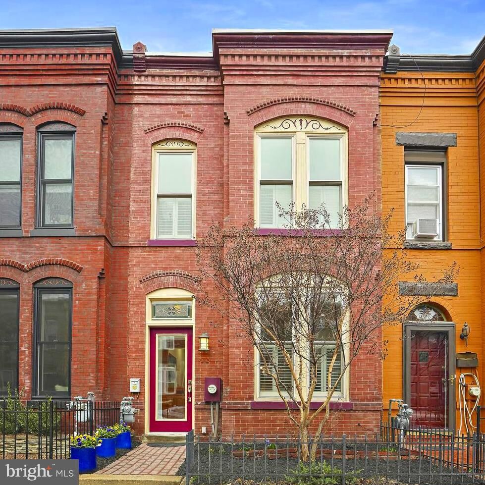 Property Photo:  1306 Emerald Street NE  DC 20002 