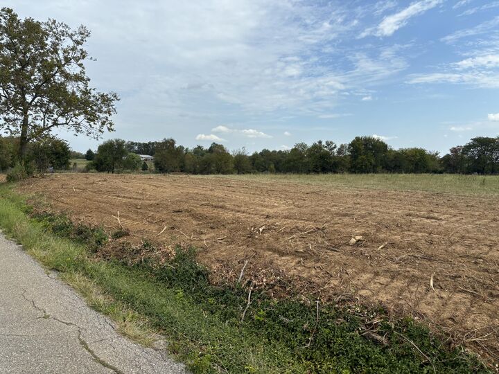 Property Photo: 5 Bohannon Road KY 40057