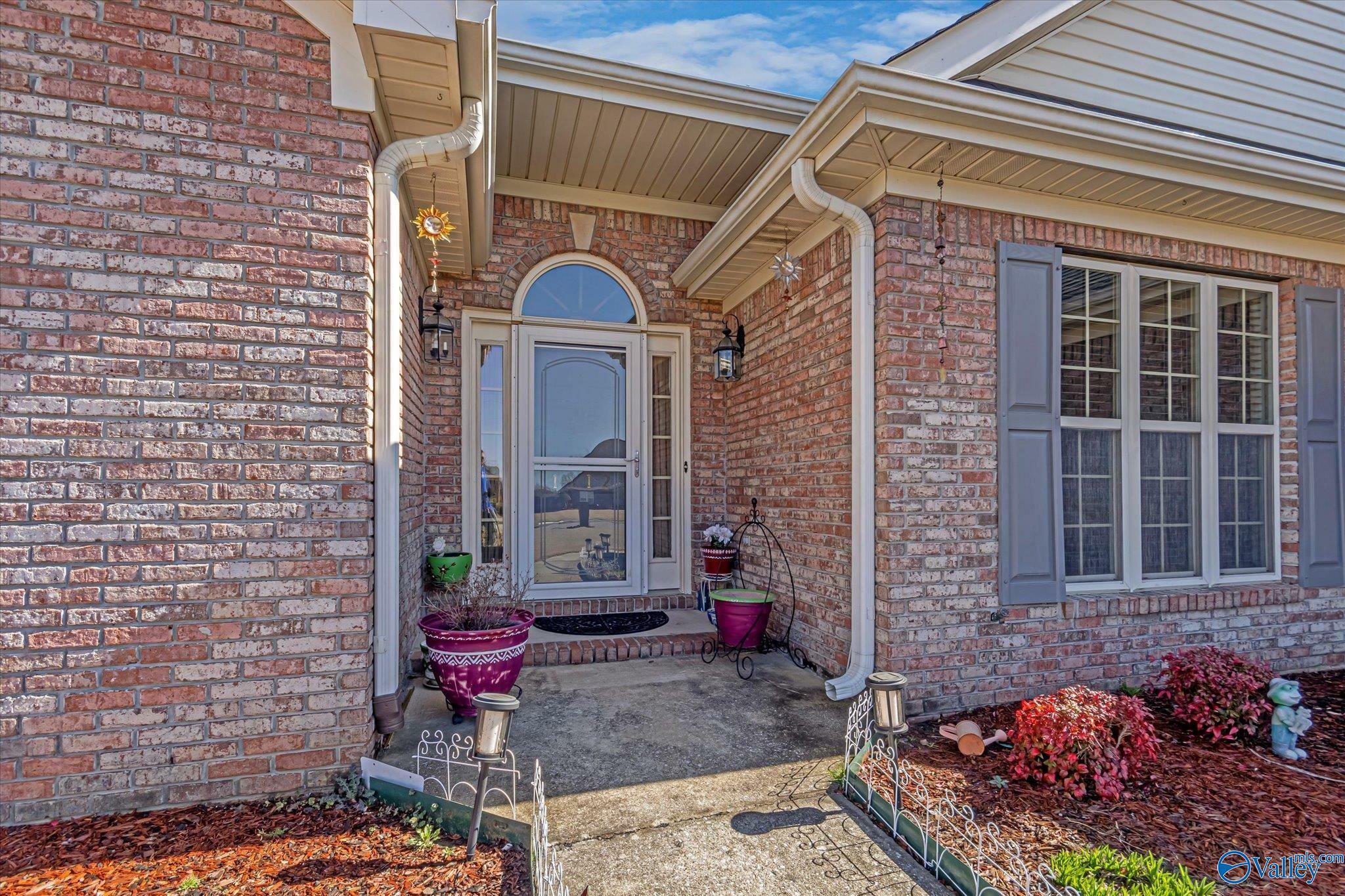 Property Photo: 1612 SW Lake Manor Drive AL 35603