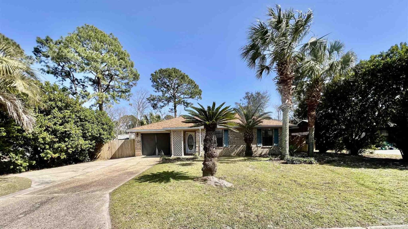 Property Photo: 838 Amberway Dr FL 32506