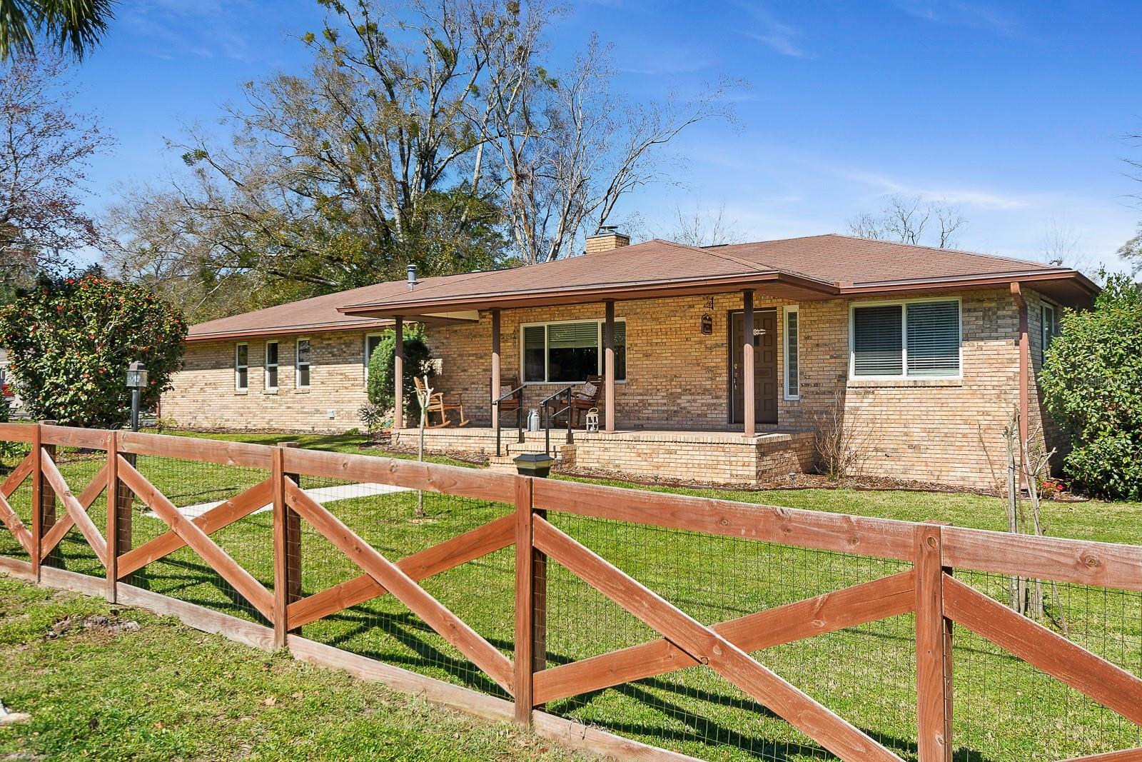 Property Photo: 24072 NW 188th Avenue FL 32643