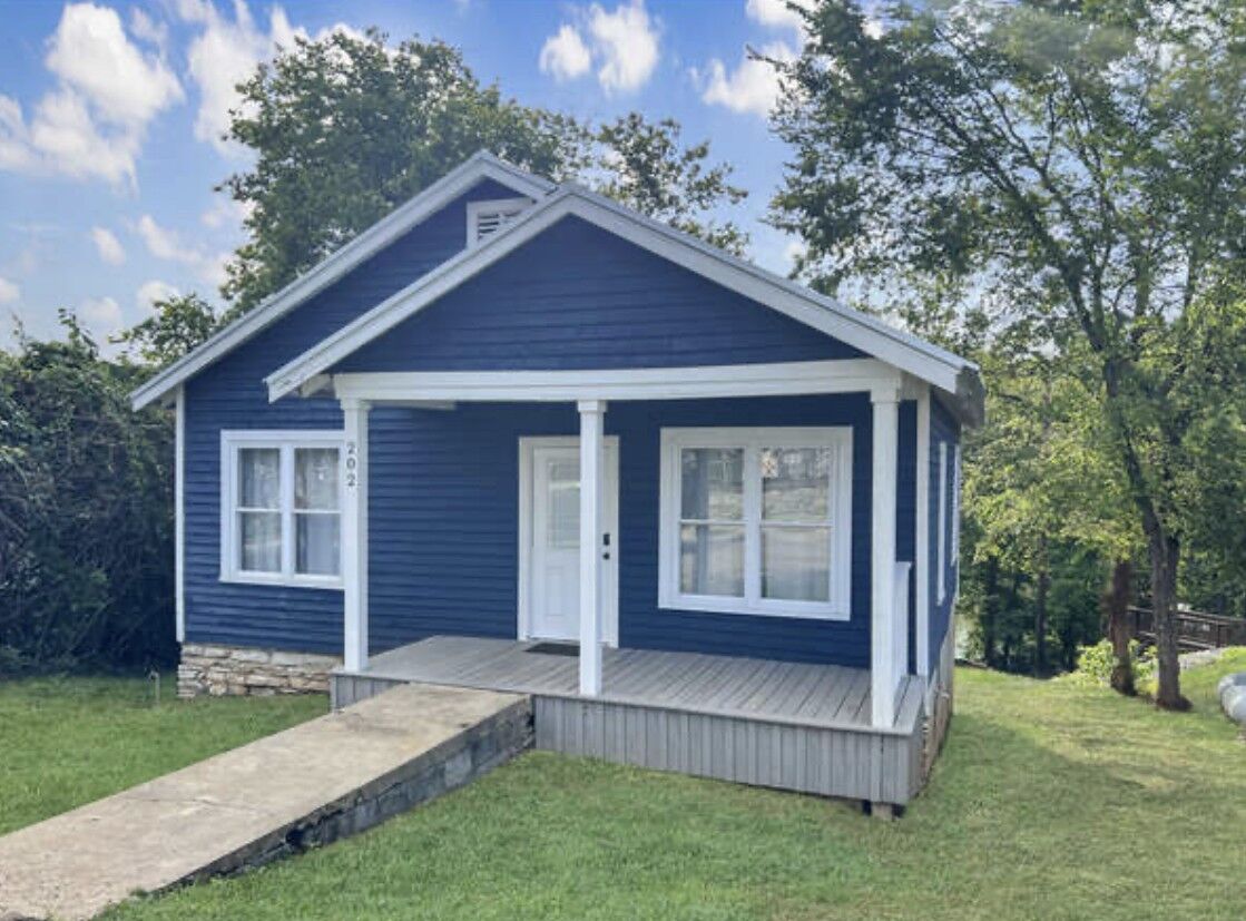 Property Photo: 202 Petty St TN 37058