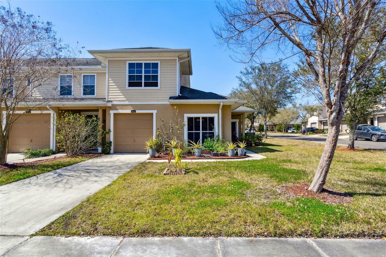 Property Photo:  5912 Bellewstown Drive  FL 33610 