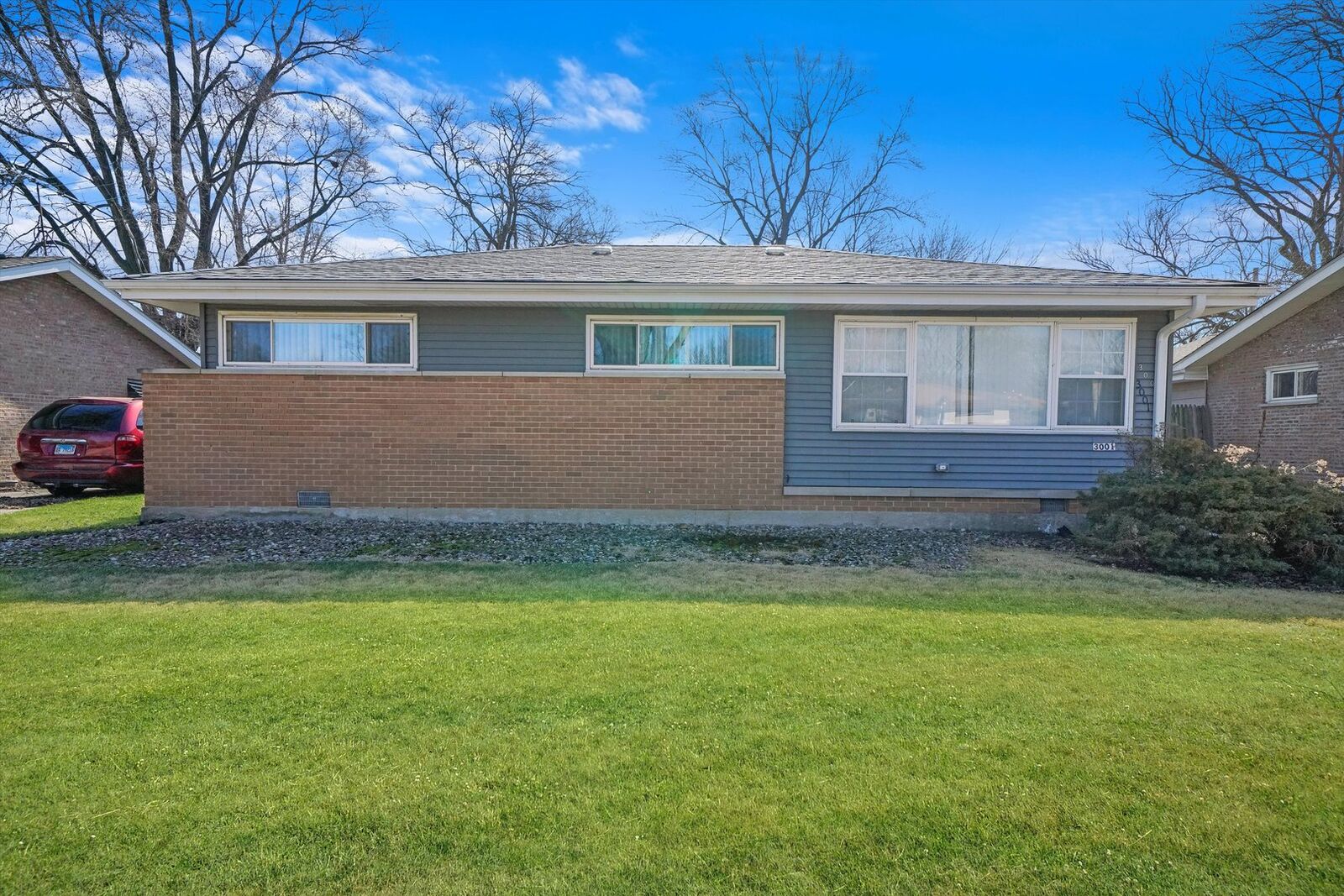 Property Photo:  3001 Sussex Avenue  IL 60428 