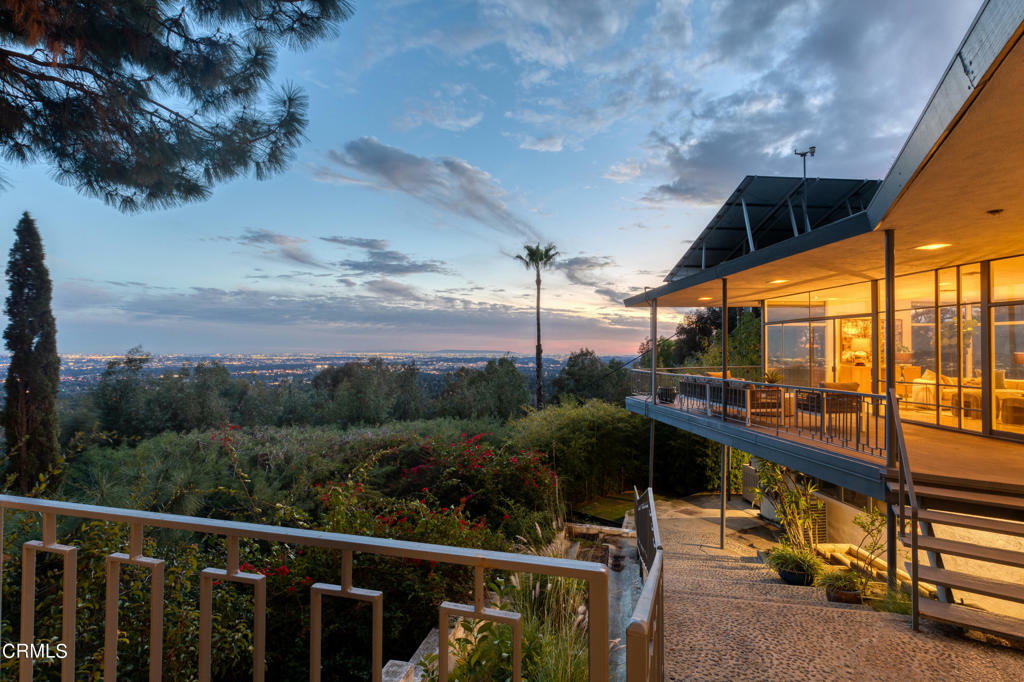 Property Photo: 1735 Woodglen Lane CA 91001