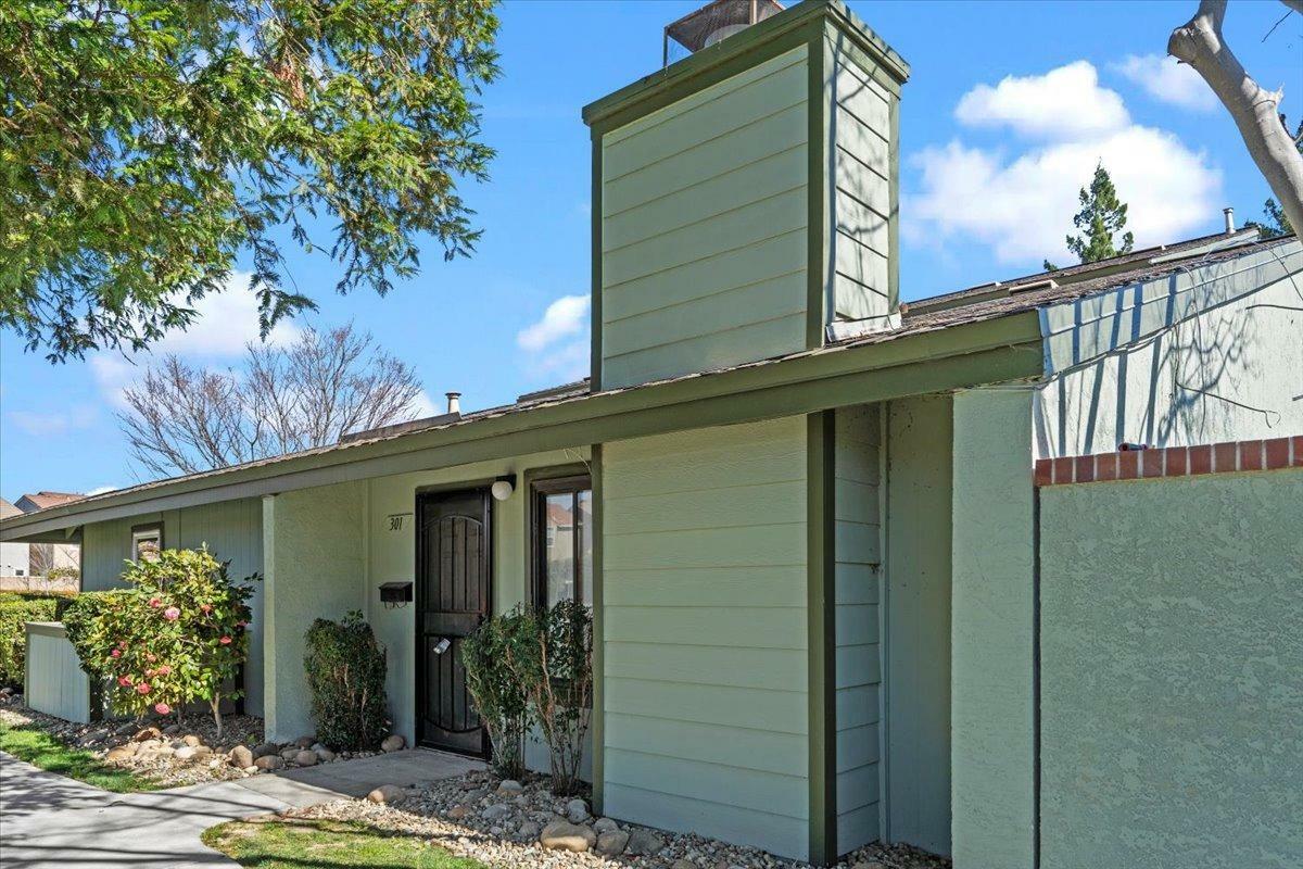 Property Photo:  301 Bridge Place  CA 95691 