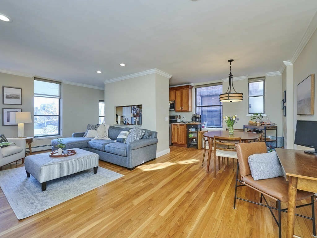 Property Photo:  407 Marlborough St 5B  MA 02115 