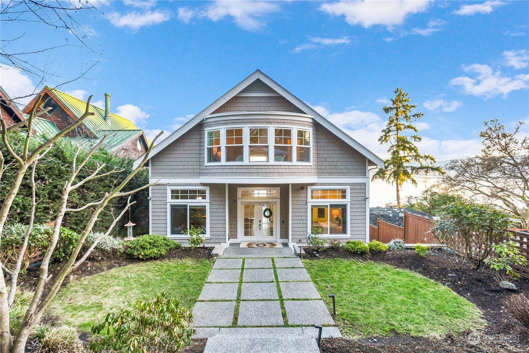Property Photo: 1096 W Lake Sammamish Parkway NE WA 98008