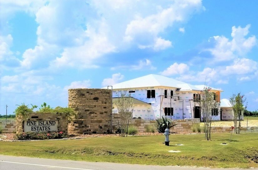 Property Photo:  3606 S Pine Island Road  TX 77713 