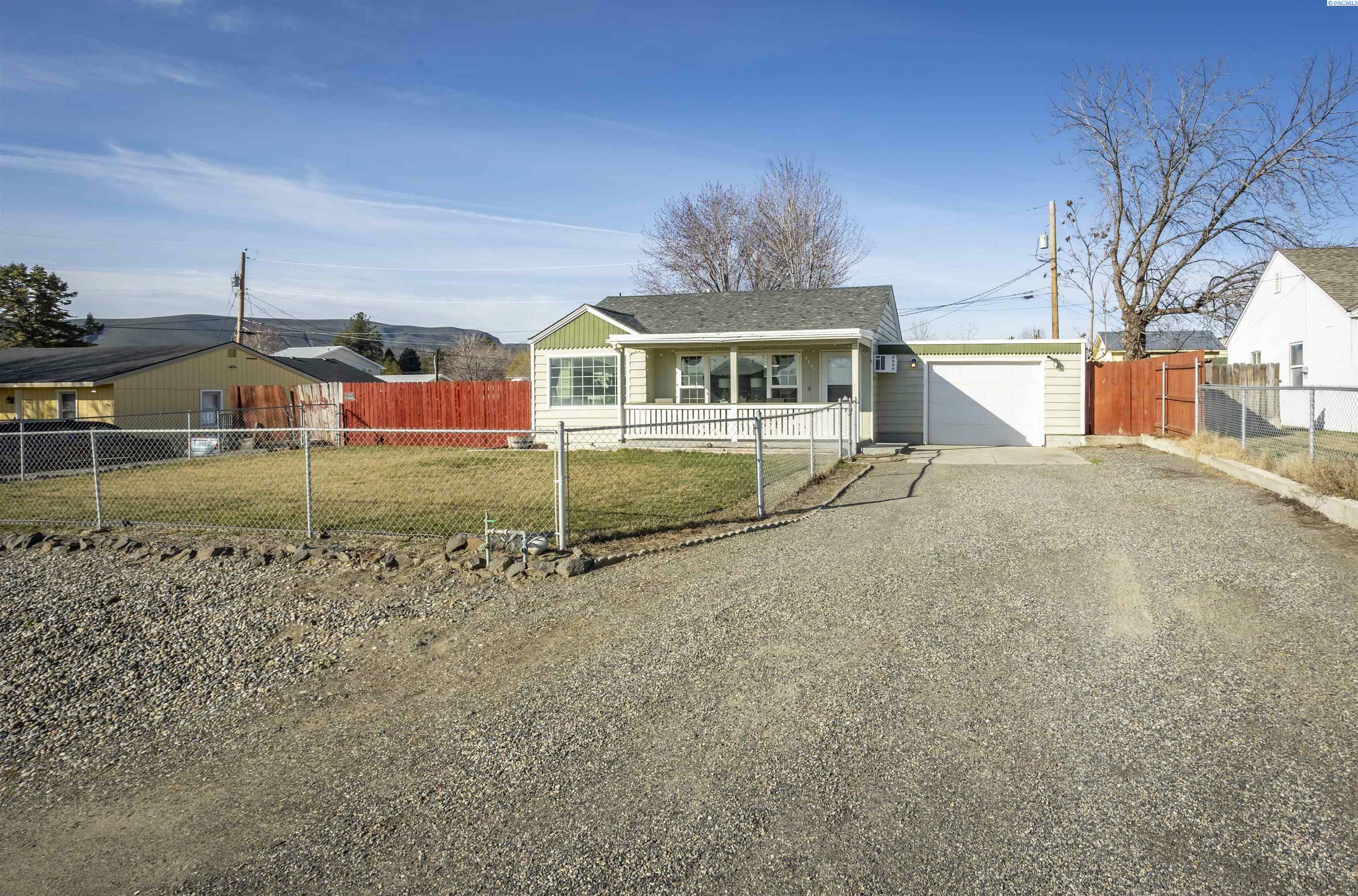 Property Photo:  1105 11th Street  WA 99320 