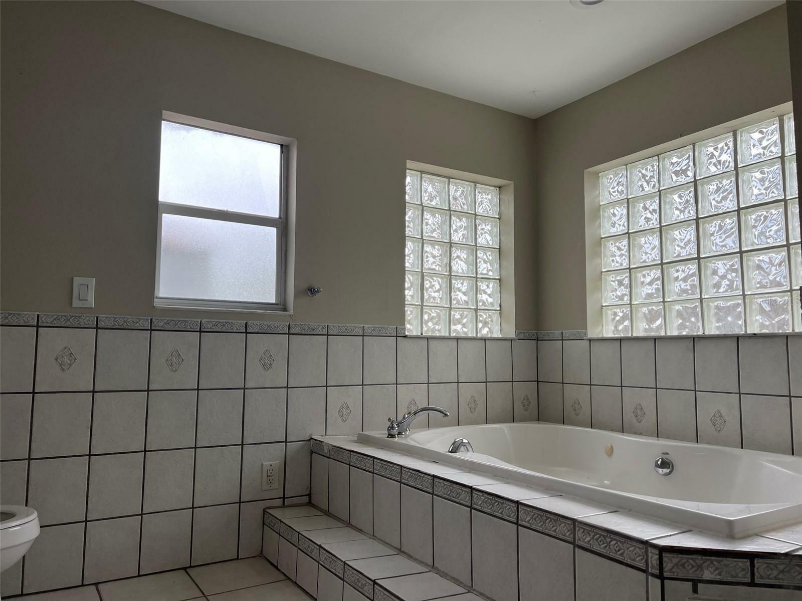 Property Photo:  6015 Cresthill Drive  FL 33615 