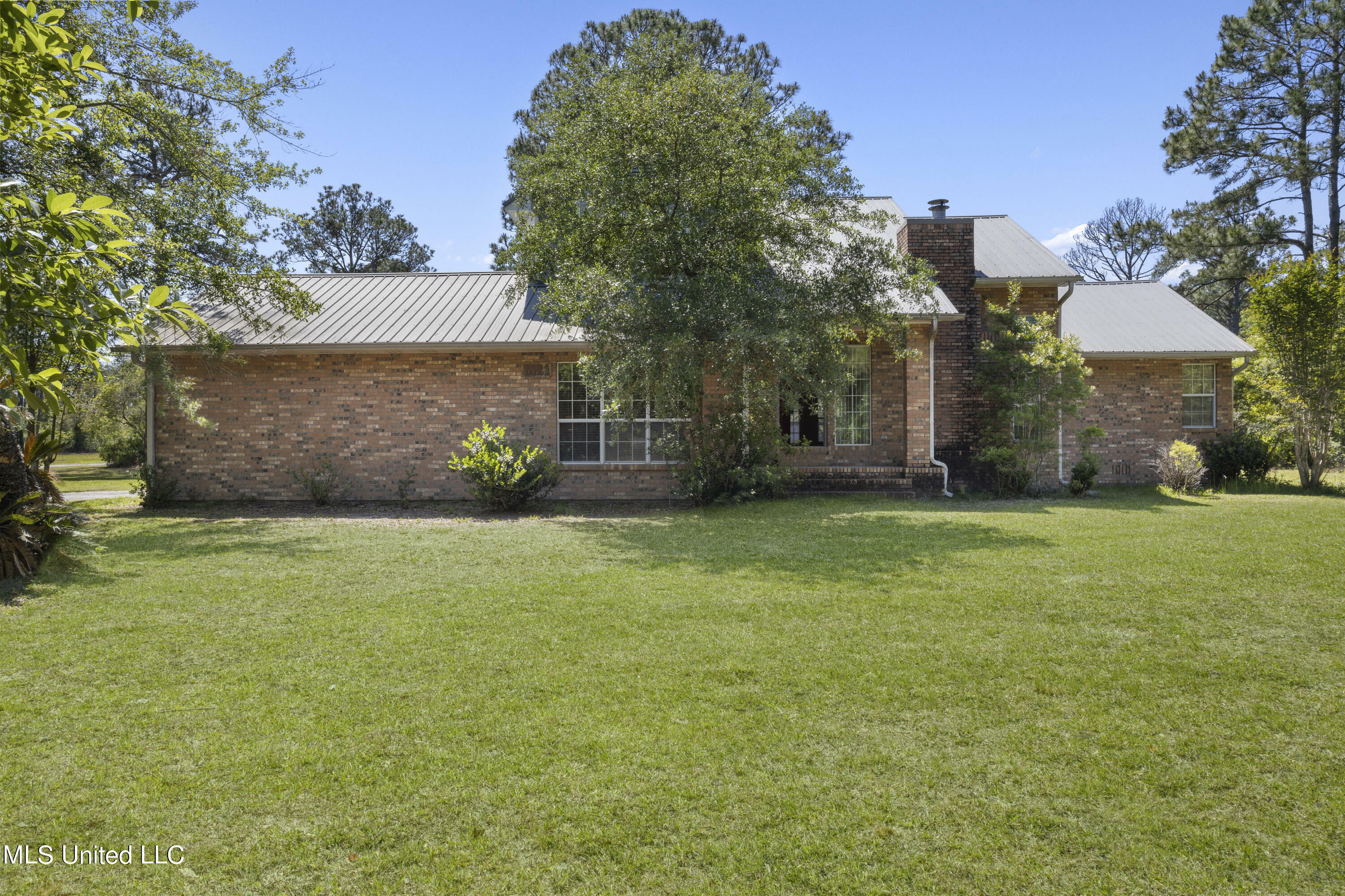 Property Photo:  3121 Westlane  MS 39553 