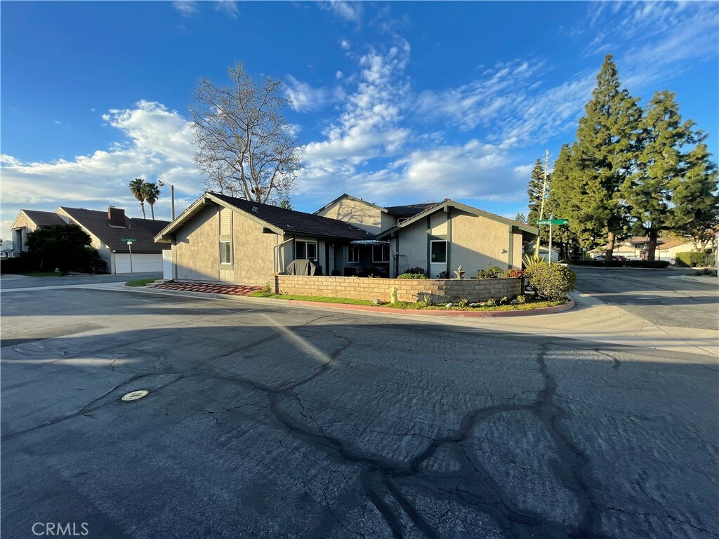 Property Photo:  231 Pala Circle  CA 92870 