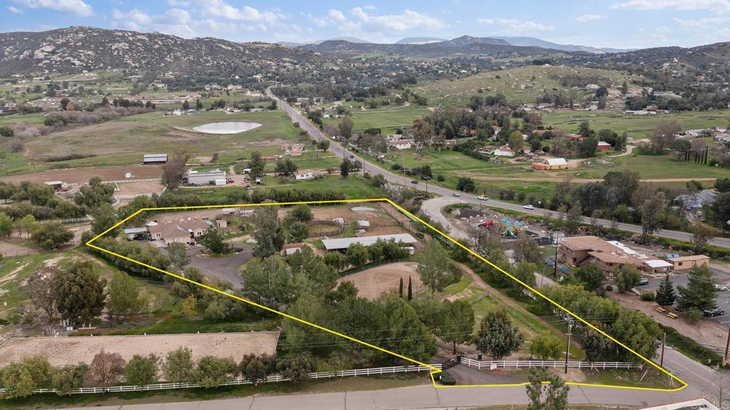 Property Photo: 115 Thomsen Way CA 92065