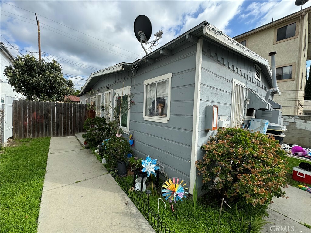 Property Photo:  7908 Milton Avenue  CA 90602 