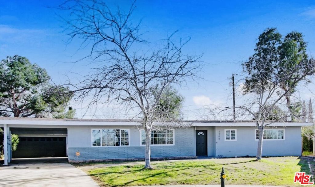 Property Photo:  1100 Dole Place  CA 93551 
