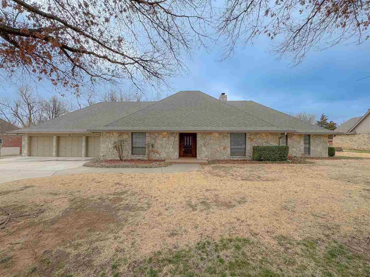 Property Photo:  33 Stoneridge  OK 74604 
