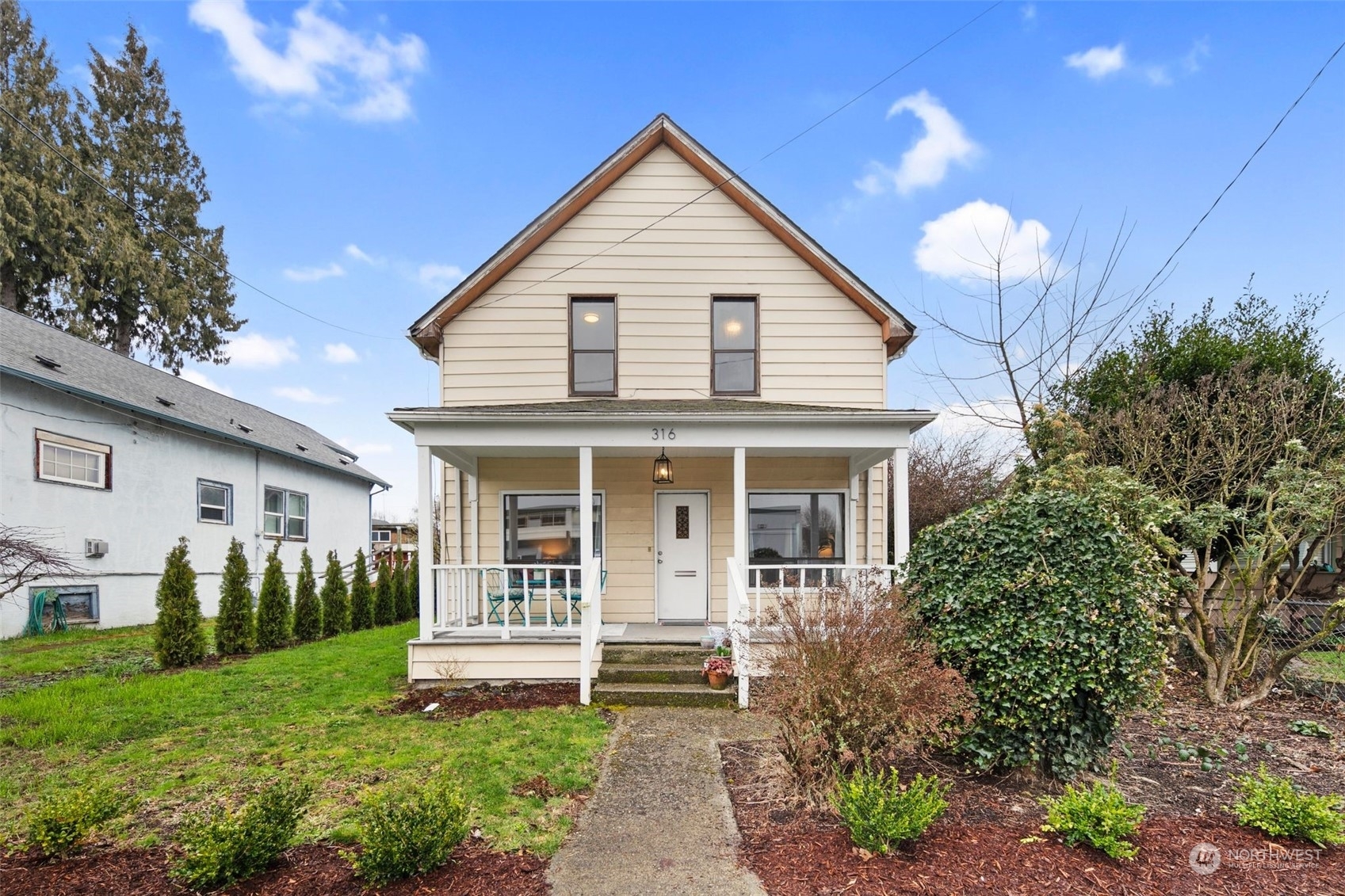 316 Burnett Avenue N  Renton WA 98057 photo
