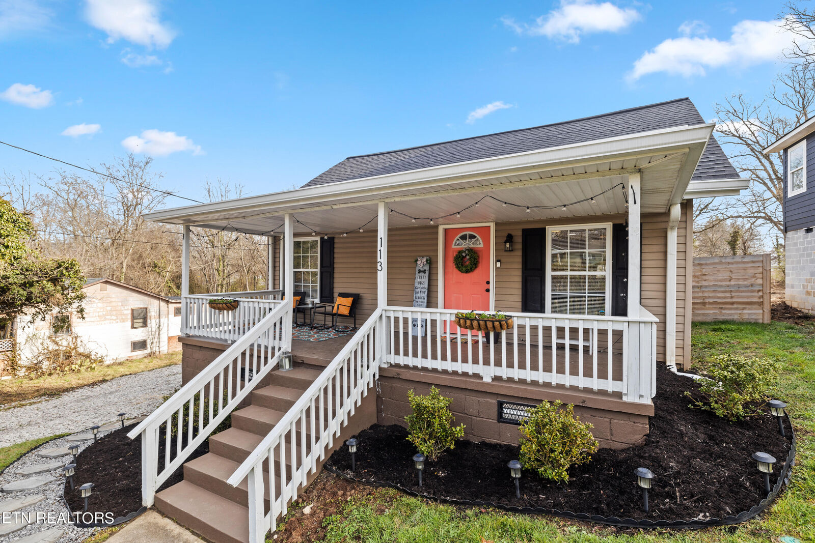 Property Photo: 113 SW Winstead St TN 37920