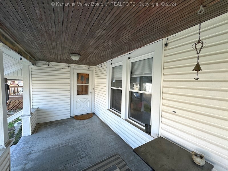 Property Photo:  402 Rosemont Avenue  WV 25303 
