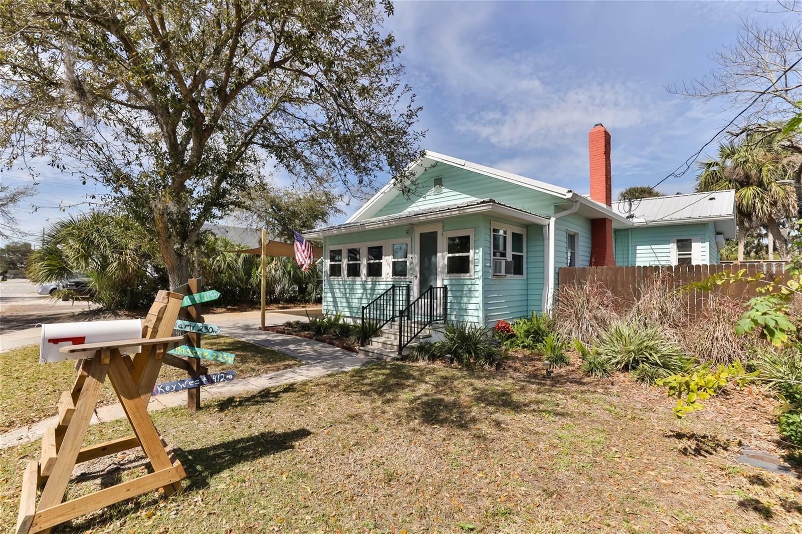 Property Photo: 307 Ronnoc Lane FL 32168