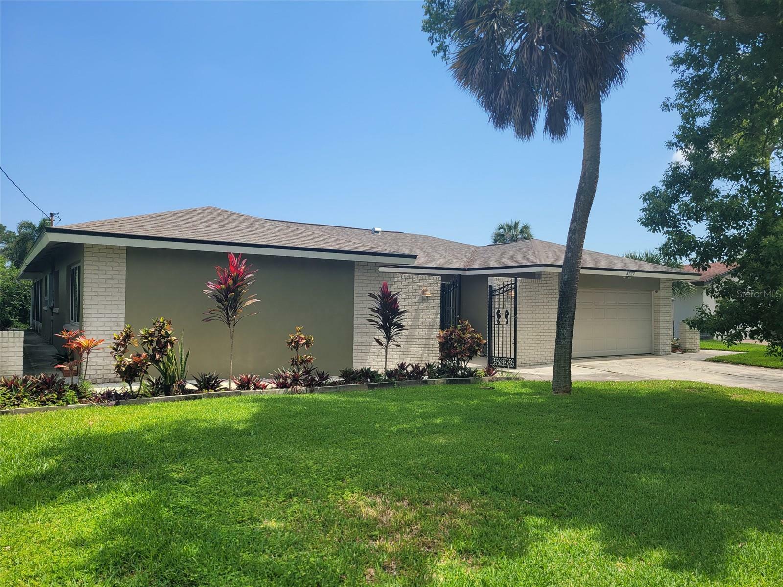 Property Photo:  5237 Dover Street NE  FL 33703 