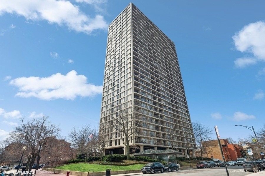 Property Photo:  1960 N Lincoln Park West 2812  IL 60614 