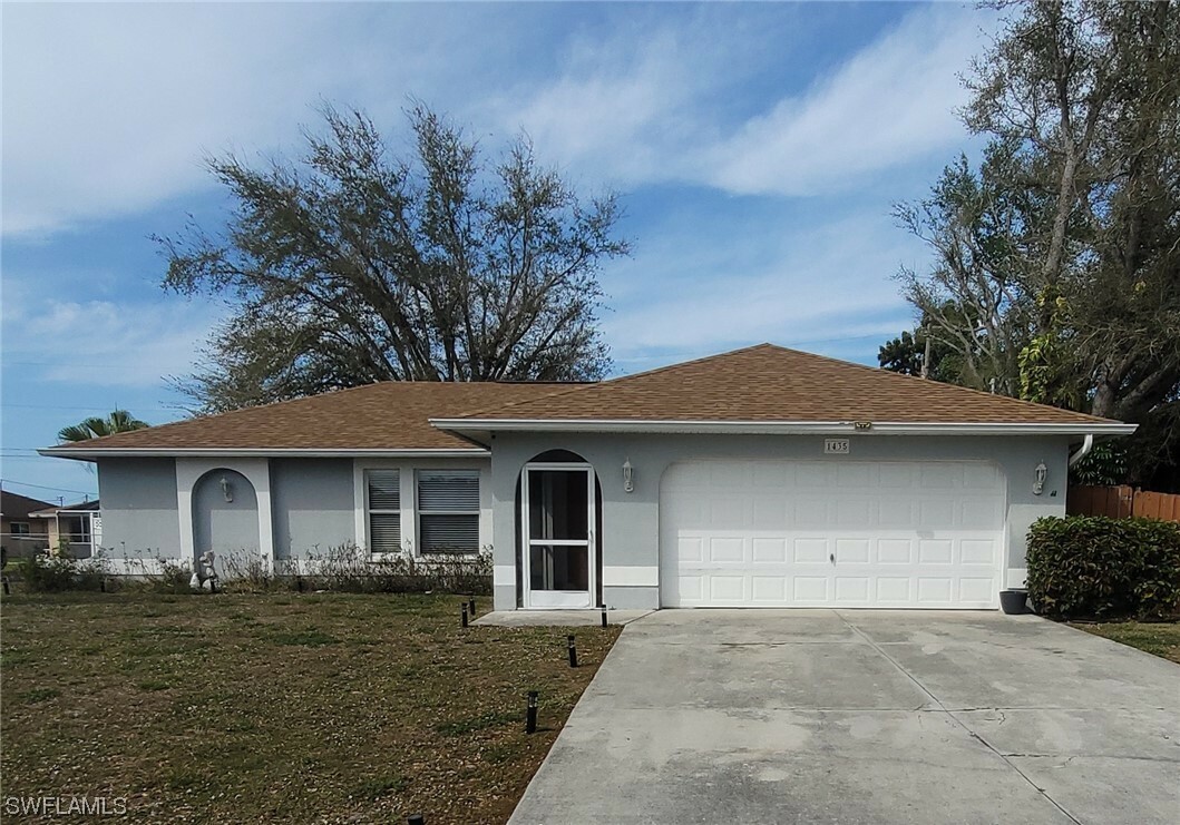 Property Photo:  1435 SE 34th Street  FL 33904 