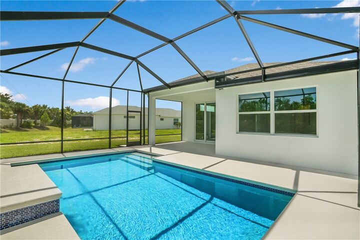Property Photo:  2148 Falls Manor  FL 32967