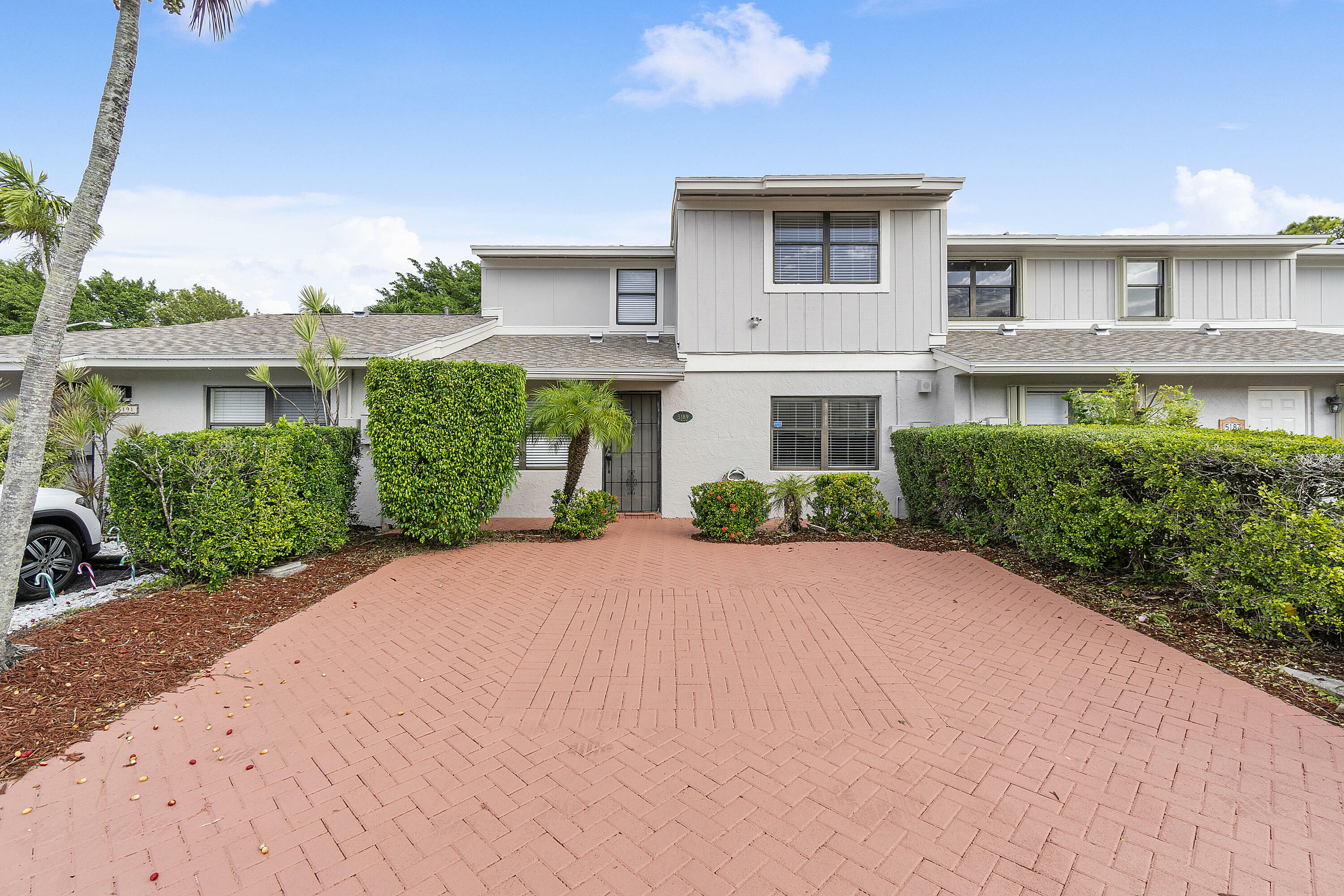 Property Photo: 5189 Jog Lane FL 33484
