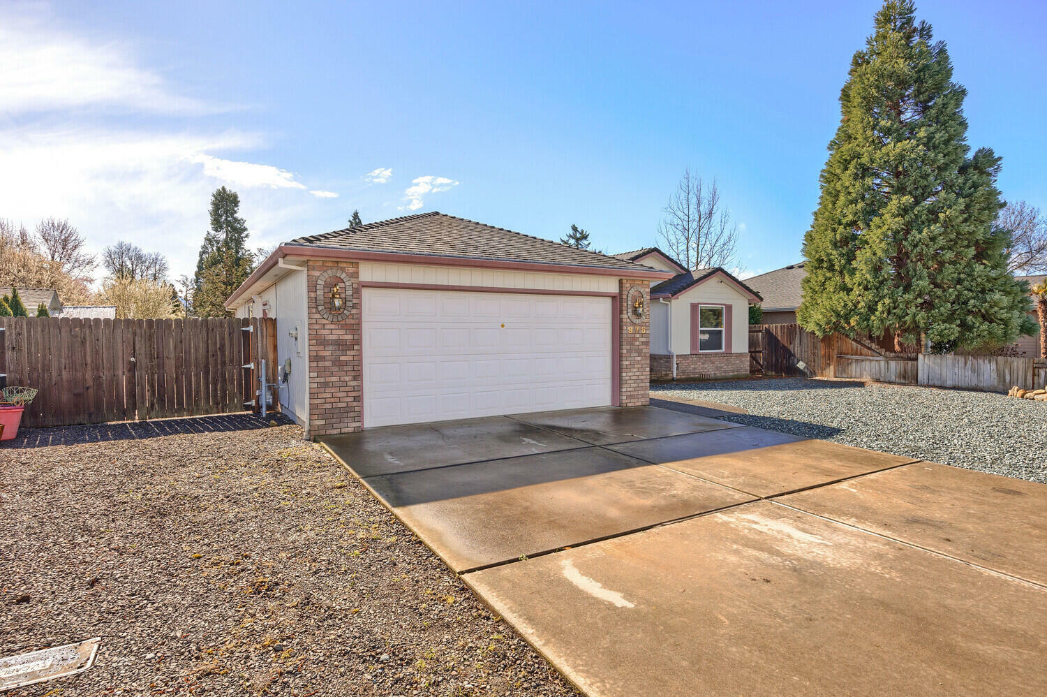 Property Photo:  978 Westrop Drive  OR 97502 