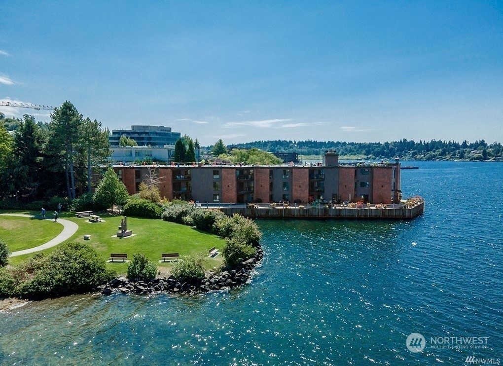 Property Photo:  5535 Lake Washington Boulevard NE 205  WA 98033 