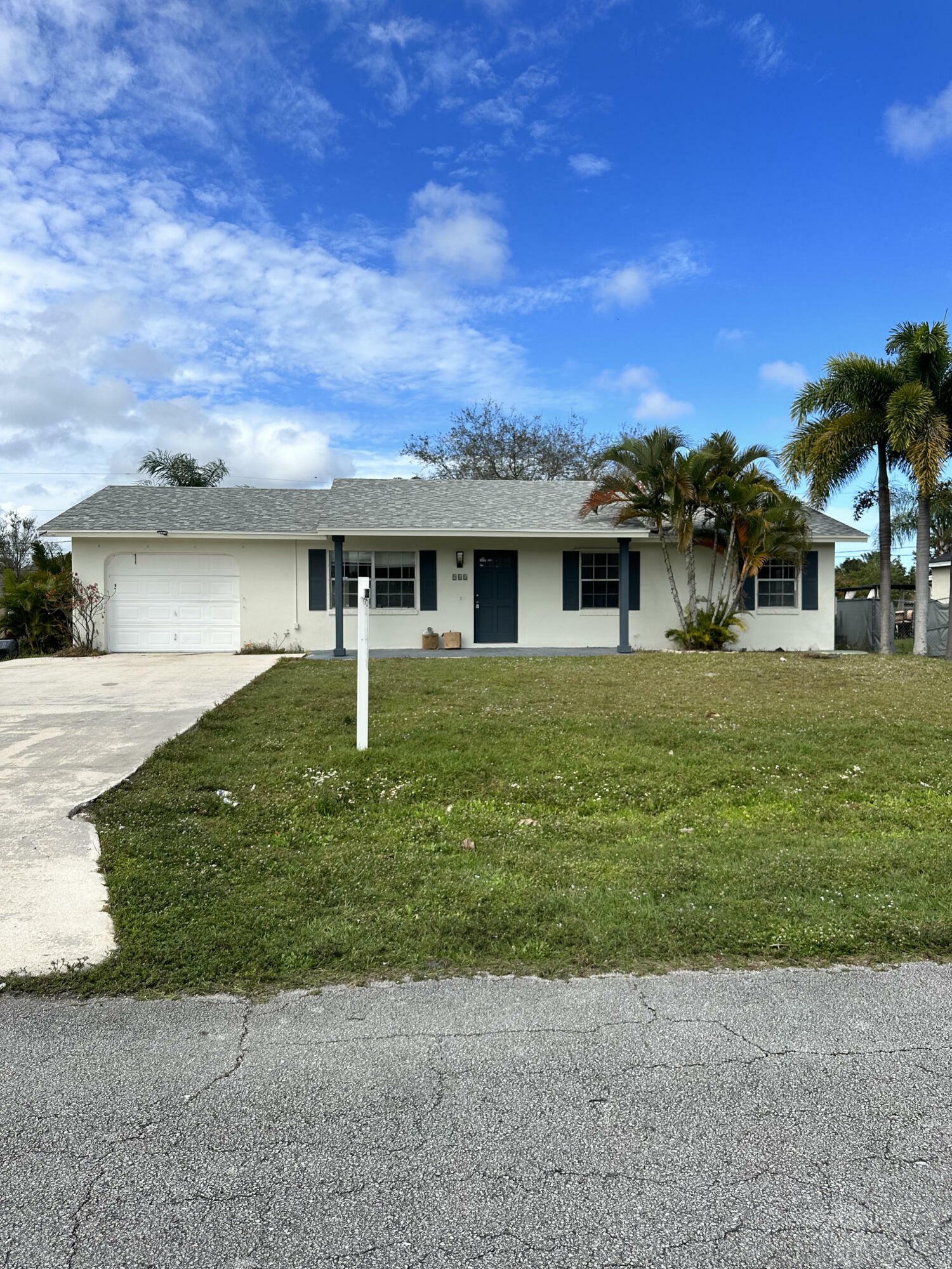 Property Photo:  965 SE Caravan Avenue  FL 34983 