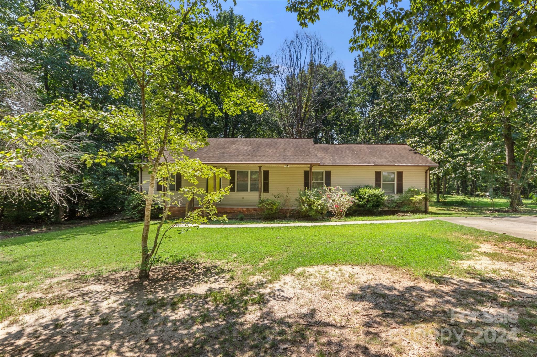 Property Photo:  1302 Hickory Nut Lane  NC 28092 