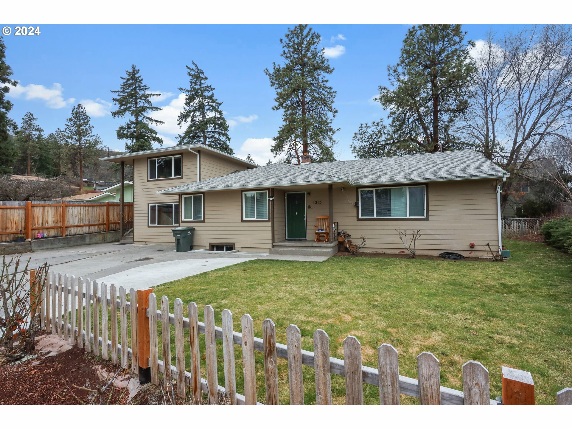 1215/1217 Blakely Dr  The Dalles OR 97058 photo