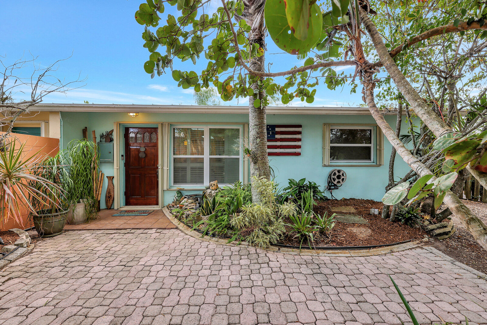 Property Photo: 20 SW Hideaway Place FL 34994