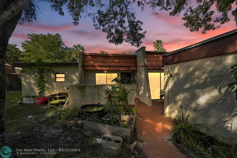 Property Photo: 6541 NW 99th Ave A19 FL 33321