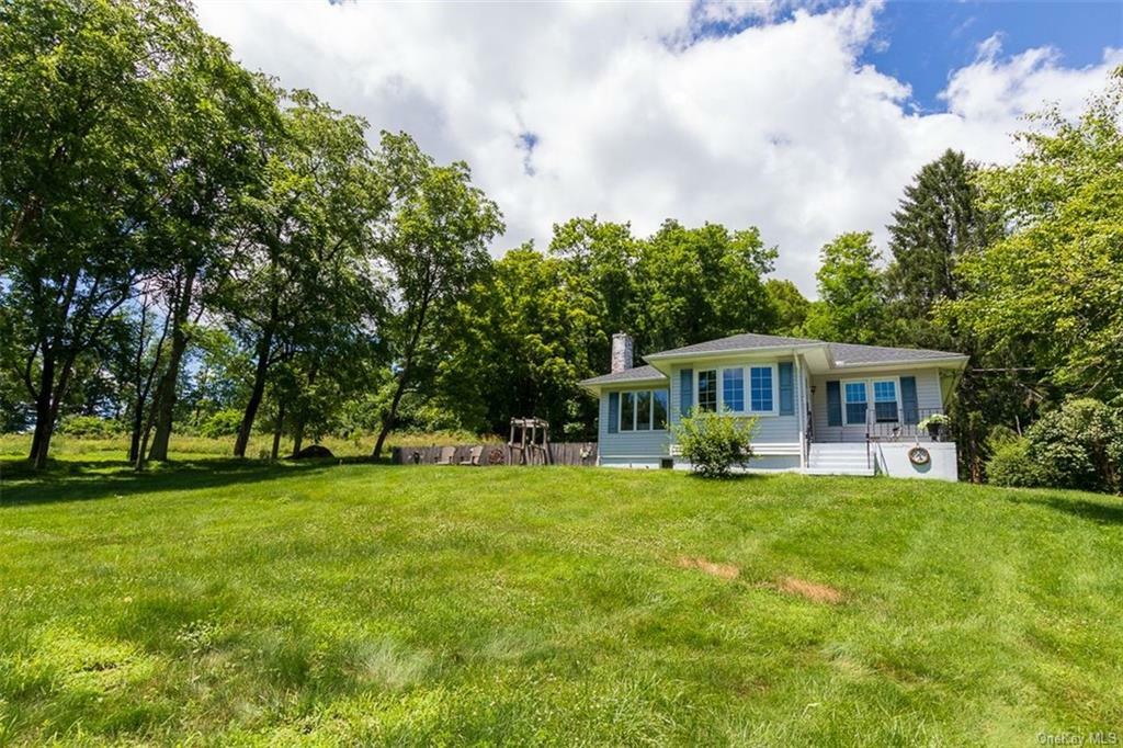 Property Photo:  429 Hunns Lake Road  NY 12581 